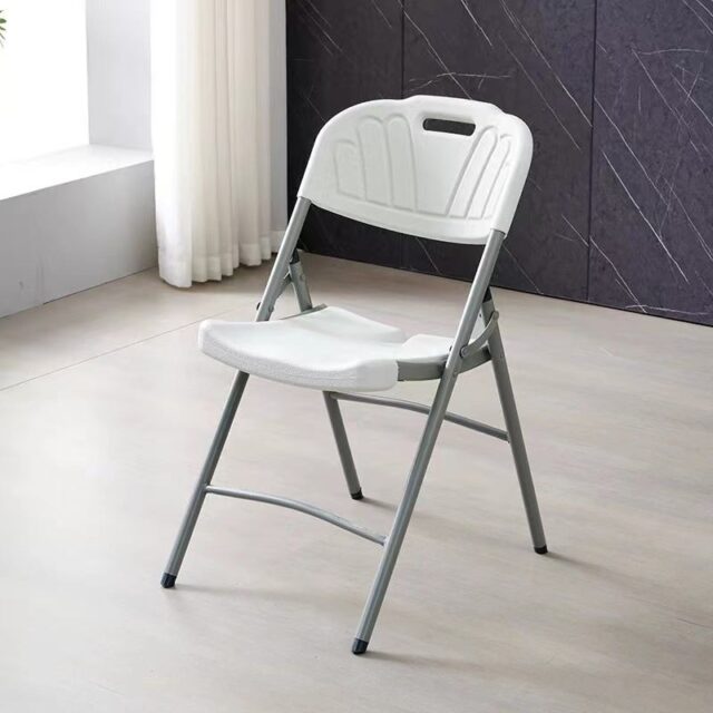 Durable Folding Plastic Chairs Wholesale for Banquets & Weddings (5) Durable folding plastic chairs wholesale